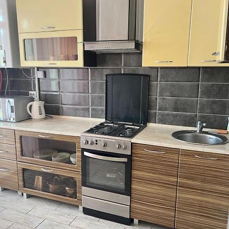 Home In Center With Jacuzzi 伊万诺-弗兰科夫斯克 外观 照片