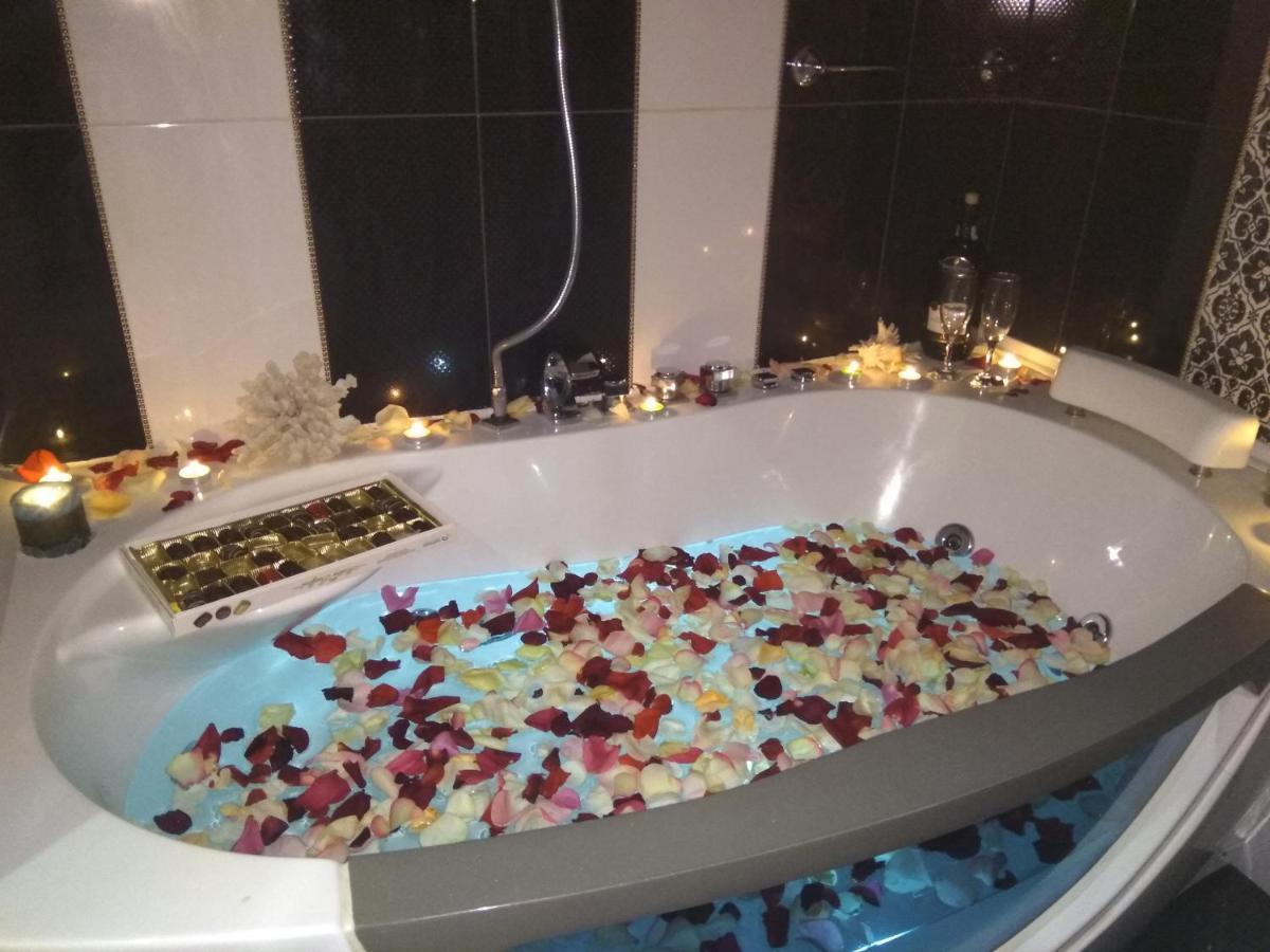 Home In Center With Jacuzzi 伊万诺-弗兰科夫斯克 外观 照片