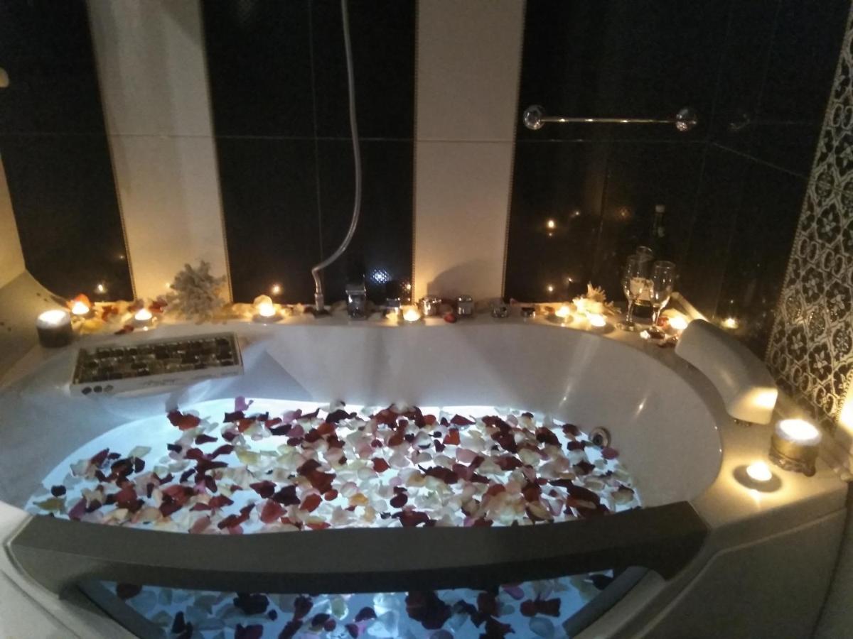 Home In Center With Jacuzzi 伊万诺-弗兰科夫斯克 外观 照片