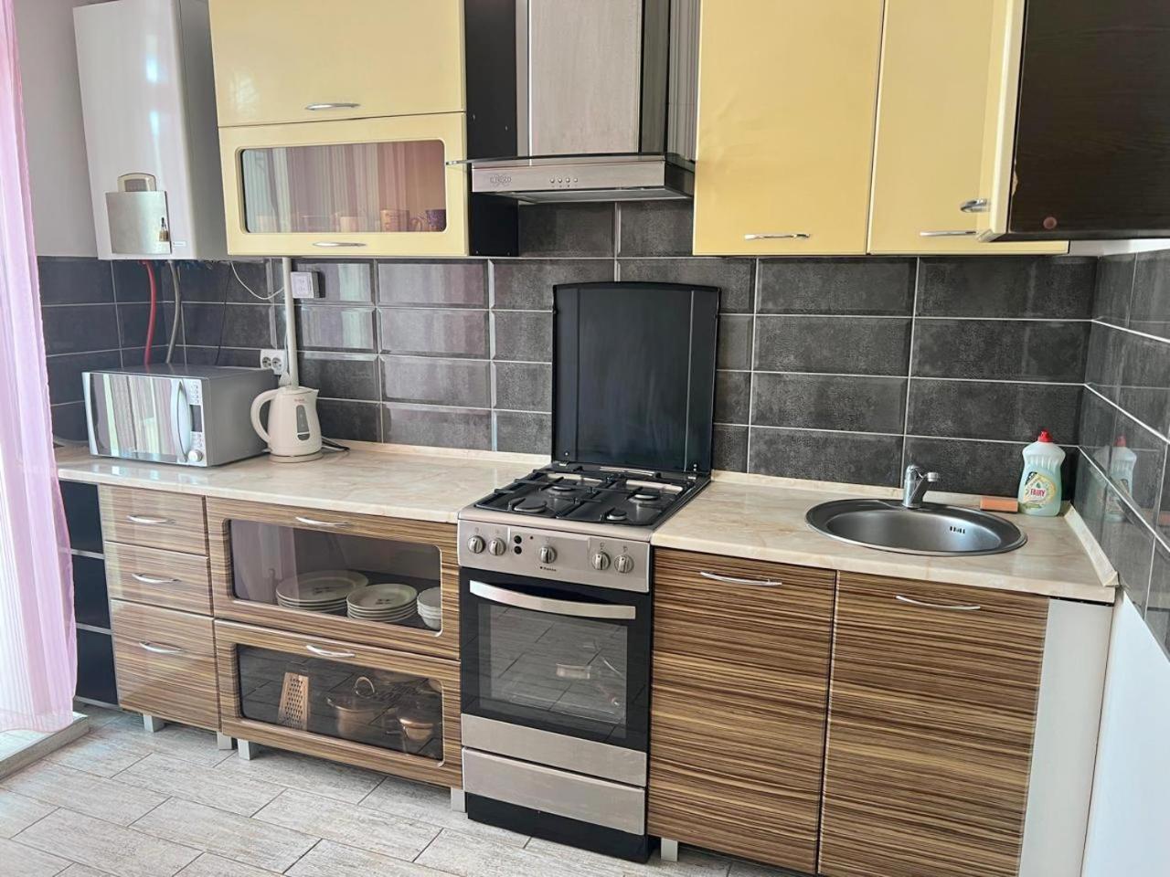 Home In Center With Jacuzzi 伊万诺-弗兰科夫斯克 外观 照片