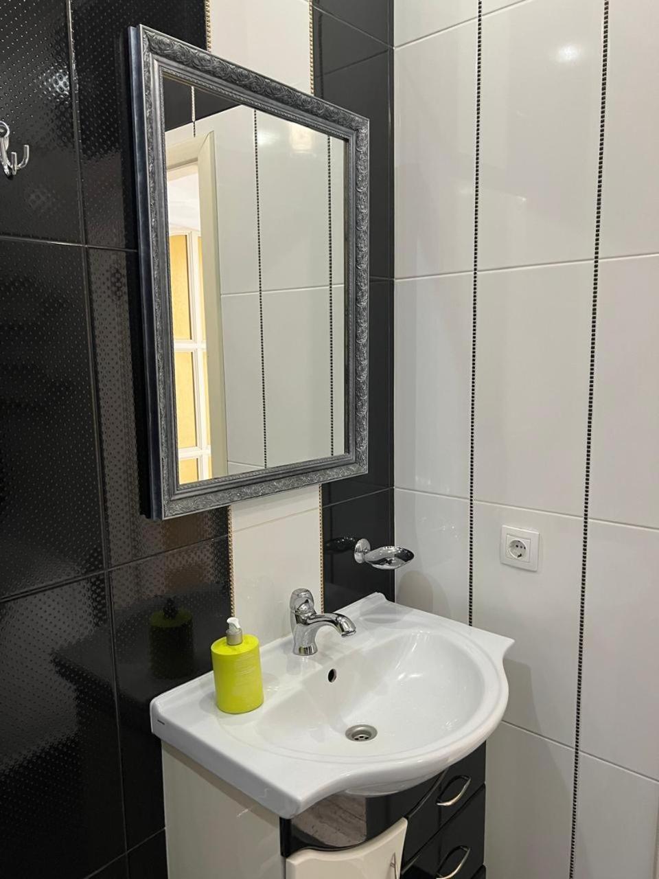Home In Center With Jacuzzi 伊万诺-弗兰科夫斯克 外观 照片