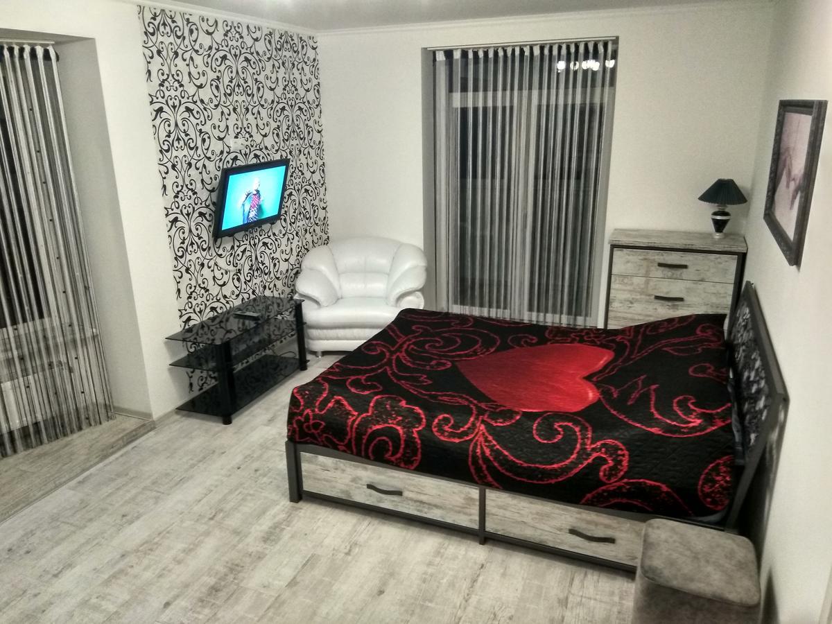 Home In Center With Jacuzzi 伊万诺-弗兰科夫斯克 外观 照片